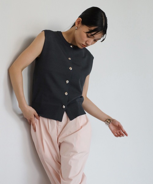 ENC(エンク)の「【動画あり】nuance button summer knit vest / 変形釦サマーニットベスト(ベスト・レディース・ミント/ライトイエロー/ライトブラック/アイボリー・FREE)」の10枚目の写真