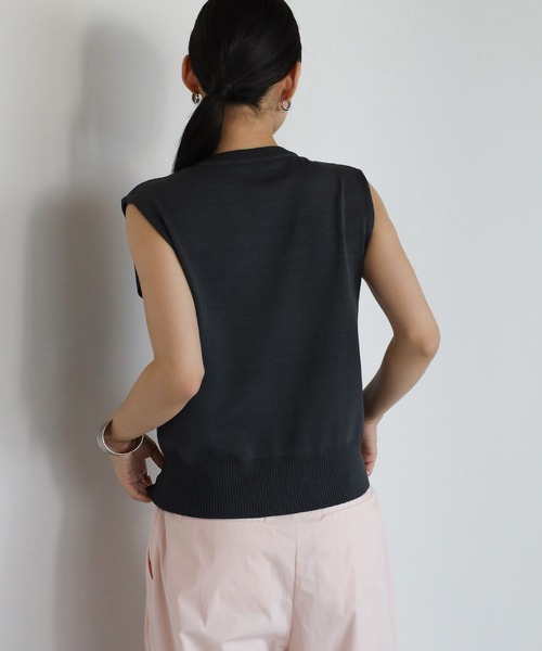 ENC(エンク)の「【動画あり】nuance button summer knit vest / 変形釦サマーニットベスト(ベスト・レディース・ミント/ライトイエロー/ライトブラック/アイボリー・FREE)」の12枚目の写真