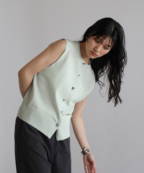 ENC(エンク)の「【動画あり】nuance button summer knit vest / 変形釦サマーニットベスト(ベスト・レディース・ミント/ライトイエロー/ライトブラック/アイボリー・FREE)」の17枚目の写真