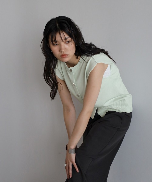 ENC(エンク)の「【動画あり】nuance button summer knit vest / 変形釦サマーニットベスト(ベスト・レディース・ミント/ライトイエロー/ライトブラック/アイボリー・FREE)」の21枚目の写真