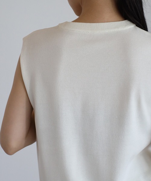 ENC(エンク)の「【動画あり】nuance button summer knit vest / 変形釦サマーニットベスト(ベスト・レディース・ミント/ライトイエロー/ライトブラック/アイボリー・FREE)」の8枚目の写真
