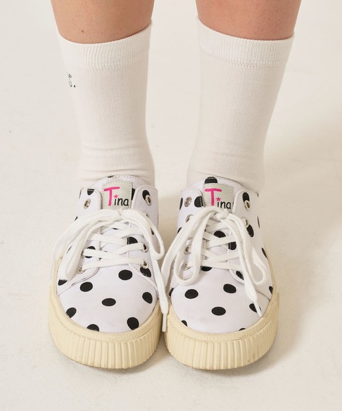 ドット柄 キャンバススニーカー TINA：JOJUN（スニーカー）｜TINA