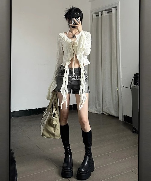 lilful(リルフル)の「グランジラッフル ダメージ加工 ショート丈カーディガン(カーディガン/ボレロ・レディース・ホワイト/ダークグレー・S/M)」の8枚目の写真