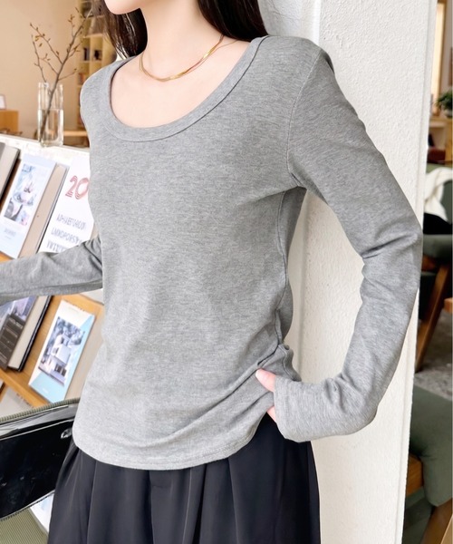 Eclat one(エクラワン)の「【Eclat one】ベーシック ディープネック ロングTシャツ(Tシャツ/カットソー・レディース・ネイビー/ホワイト/ブラック/グレー・FREE)」の3枚目の写真