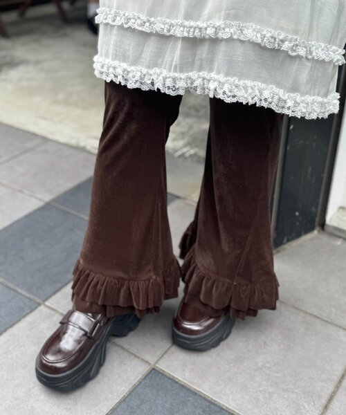 w closet（ダブルクローゼット）の「【25AW/低身長・高身長サイズ/４色展開】裾フリルベロアパンツ（その他パンツ・レディース・ブラック/ブラウン/ベージュ/オレンジ・SMALL/MEDIUM）」の7枚目の写真