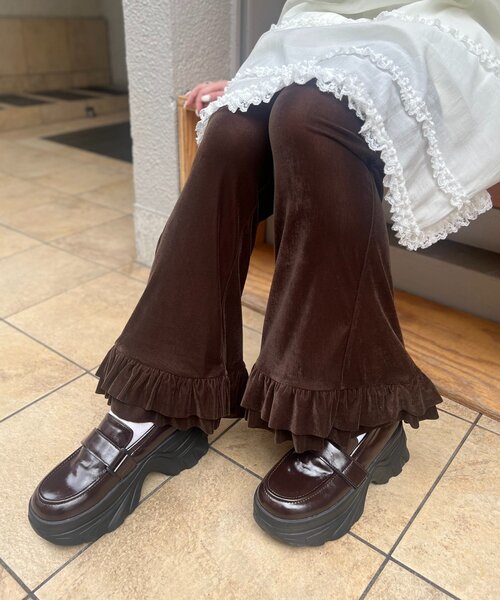 w closet（ダブルクローゼット）の「【25AW/低身長・高身長サイズ/４色展開】裾フリルベロアパンツ（その他パンツ・レディース・ブラック/ブラウン/ベージュ/オレンジ・SMALL/MEDIUM）」の9枚目の写真