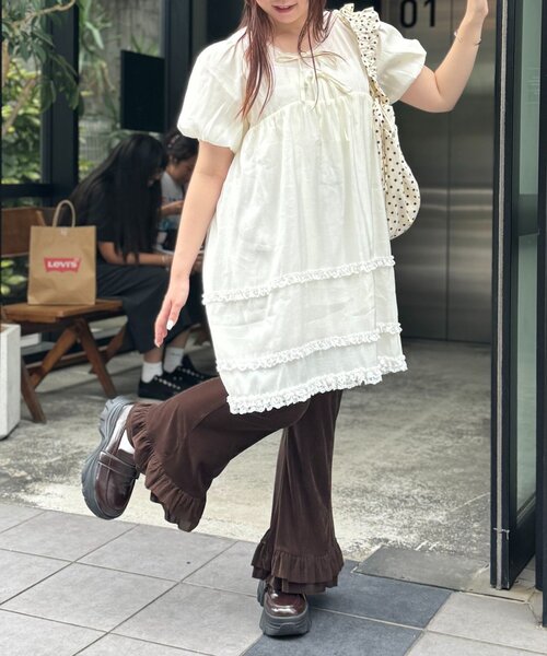 w closet（ダブルクローゼット）の「【25AW/低身長・高身長サイズ/４色展開】裾フリルベロアパンツ（その他パンツ・レディース・ブラック/ブラウン/ベージュ/オレンジ・SMALL/MEDIUM）」の10枚目の写真