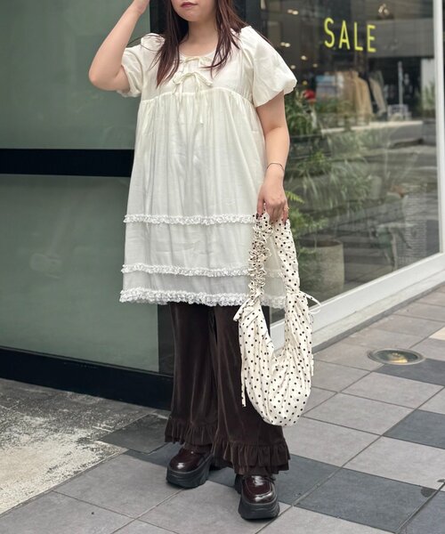 w closet（ダブルクローゼット）の「【25AW/低身長・高身長サイズ/４色展開】裾フリルベロアパンツ（その他パンツ・レディース・ブラック/ブラウン/ベージュ/オレンジ・SMALL/MEDIUM）」の12枚目の写真