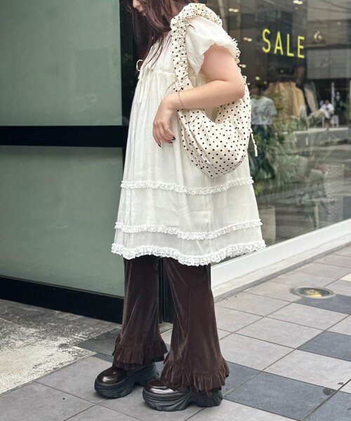 w closet（ダブルクローゼット）の「【25AW/低身長・高身長サイズ/４色展開】裾フリルベロアパンツ（その他パンツ・レディース・ブラック/ブラウン/ベージュ/オレンジ・SMALL/MEDIUM）」の14枚目の写真