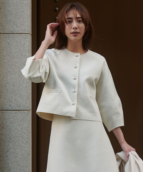 UNFILO(アンフィーロ)の「BEAUTY FORM KNIT パールボタン カーディガン(カーディガン/ボレロ・レディース・ネイビー系/ベージュ系/ブラック系・SMALL/MEDIUM/LARGE)」の2枚目の写真