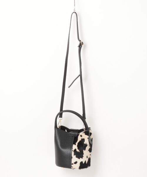 andrea cardone(アンドレアカルドネ)の「【ANDREA CARDONE】異素材コンビバケットバッグ(Q56526)(ハンドバッグ・レディース・ブラック系その他・ALL)」の2枚目の写真