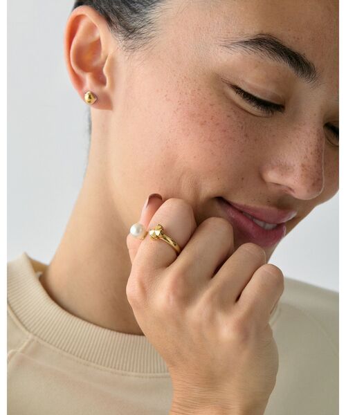 kate spade new york（ケイトスペード ニューヨーク）の「スペード フラワー パール リング（リング・レディース・ホワイト・6）」の2枚目の写真