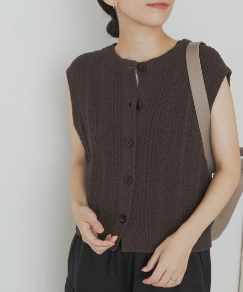 URBAN RESEARCH DOORS(アーバンリサーチドアーズ)の「ミニブークレニットベスト(ベスト・レディース・オフホワイト/ブラウン系その他・MEDIUM)」の2枚目の写真