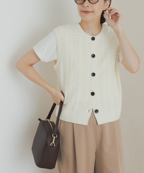 URBAN RESEARCH DOORS(アーバンリサーチドアーズ)の「ミニブークレニットベスト(ベスト・レディース・オフホワイト/ブラウン系その他・MEDIUM)」の1枚目の写真