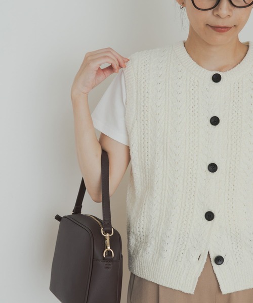 URBAN RESEARCH DOORS(アーバンリサーチドアーズ)の「ミニブークレニットベスト(ベスト・レディース・オフホワイト/ブラウン系その他・MEDIUM)」の3枚目の写真