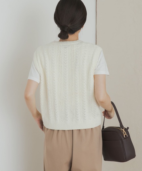 URBAN RESEARCH DOORS(アーバンリサーチドアーズ)の「ミニブークレニットベスト(ベスト・レディース・オフホワイト/ブラウン系その他・MEDIUM)」の5枚目の写真