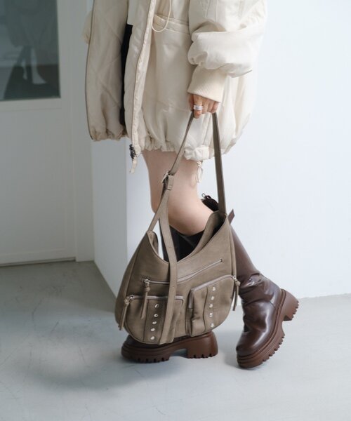 Kastane（カスタネ）の「*【500mlペットボトル収納可/2WAY】スタッズミドルBAG（トートバッグ・レディース・ブラウン/カーキ/アイボリー・FREE）」の4枚目の写真
