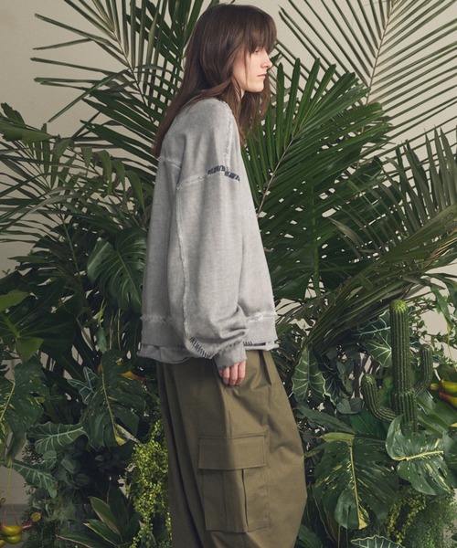 MAISON SPECIAL（メゾンスペシャル）の「《UNISEX》Heavy-Weight Sweat Embroidery Damage Over-Dye Crew Neck Pullover/ヘビーウェイトエンブロイダリーダメージオーバーダイクルーネックプルオーバー【MAISON SPECIAL/メゾンスペシャル】（スウェット・メンズ・ブラック/グレイッシュベージュ/ピンク/パープル/ライトグリーン/カーキ・0/1/2）」の22枚目の写真