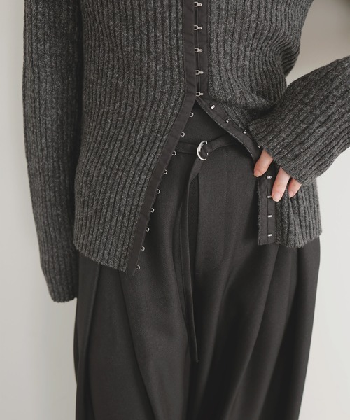 LIAN（リアン）の「ベルトデザインラップタックパンツ（スラックス・レディース・ブラック/ベージュ/チャコールグレー/ブラウン・FREE）」の14枚目の写真