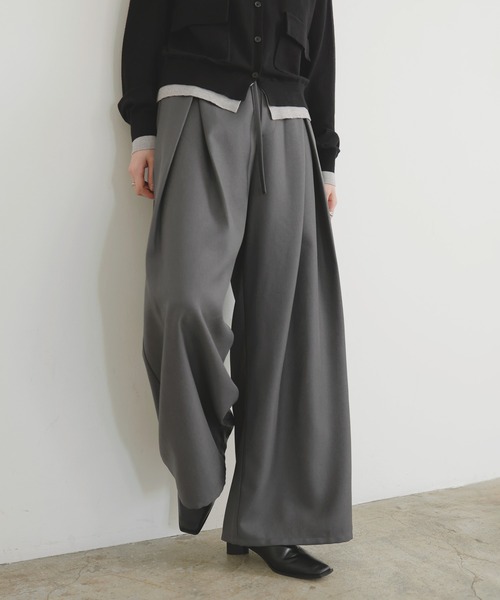 ベルトデザインラップタックパンツ（スラックス）｜LIAN（リアン）の