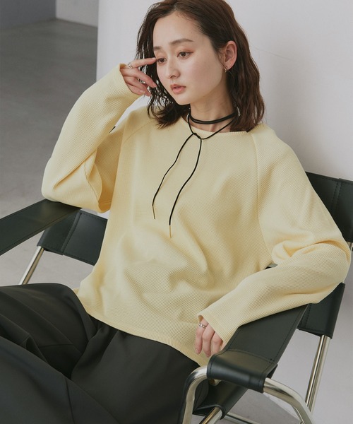 ad thie（アドティエ）の「ラグランスリーブ ワッフルプルオーバー（Tシャツ/カットソー・レディース・チャコール/杢グレー/オフホワイト/ブラック/ダークグレー/ブラウン/イエロー/ライトグレー/ピンク・FREE）」の8枚目の写真