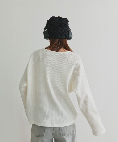ad thie（アドティエ）の「ラグランスリーブ ワッフルプルオーバー（Tシャツ/カットソー・レディース・チャコール/杢グレー/オフホワイト/ブラック/ダークグレー/ブラウン/イエロー/ライトグレー/ピンク・FREE）」の10枚目の写真
