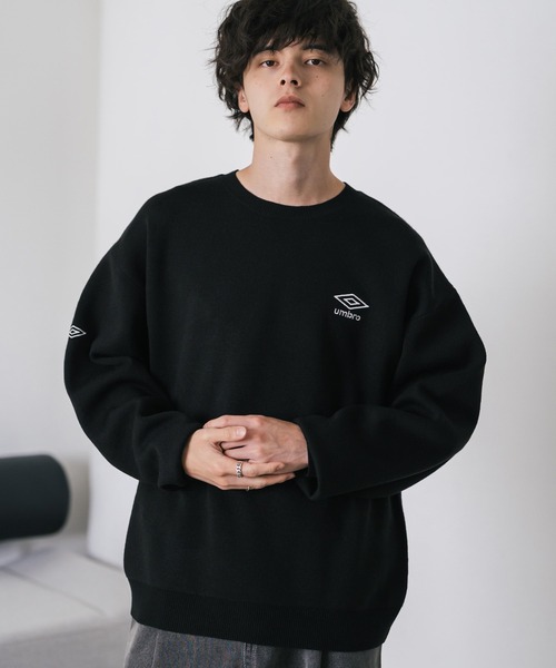 UMBRO(アンブロ)の「UMBRO アンブロ 別注コラボ オーバーサイズワンポイントロゴ刺繍クルーネックアクリルニットセーター(ニット/セーター・メンズ・ベージュ/チャコール/ブラック・L/XL/M)」の6枚目の写真
