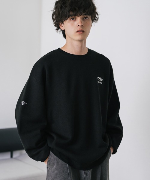 UMBRO(アンブロ)の「UMBRO アンブロ 別注コラボ オーバーサイズワンポイントロゴ刺繍クルーネックアクリルニットセーター(ニット/セーター・メンズ・ベージュ/チャコール/ブラック・L/XL/M)」の7枚目の写真