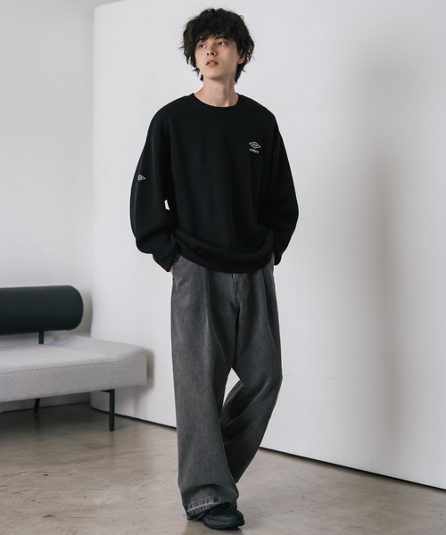UMBRO(アンブロ)の「UMBRO アンブロ 別注コラボ オーバーサイズワンポイントロゴ刺繍クルーネックアクリルニットセーター(ニット/セーター・メンズ・ベージュ/チャコール/ブラック・L/XL/M)」の8枚目の写真