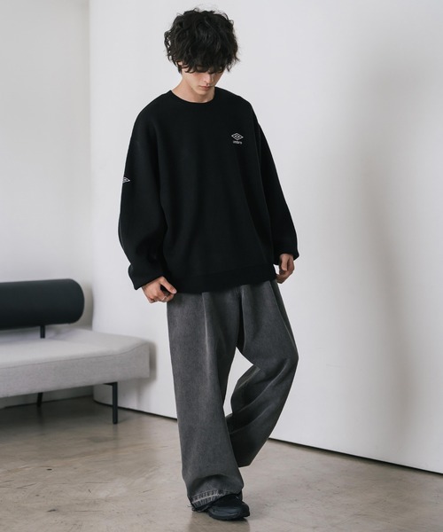 UMBRO(アンブロ)の「UMBRO アンブロ 別注コラボ オーバーサイズワンポイントロゴ刺繍クルーネックアクリルニットセーター(ニット/セーター・メンズ・ベージュ/チャコール/ブラック・L/XL/M)」の9枚目の写真