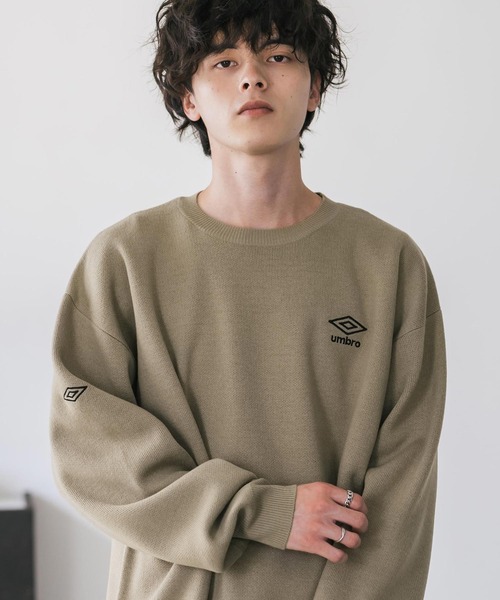 UMBRO(アンブロ)の「UMBRO アンブロ 別注コラボ オーバーサイズワンポイントロゴ刺繍クルーネックアクリルニットセーター(ニット/セーター・メンズ・ベージュ/チャコール/ブラック・L/XL/M)」の19枚目の写真