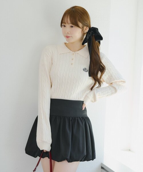 Another Branch olive des olive(アナザーブランチオリーブデオリーブ)の「ワンポイント刺繍ポロニット(ニット/セーター・レディース・グレー/ボルドー/ネイビー/アイボリー・FREE)」の1枚目の写真