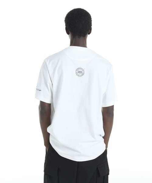 Y-3（ワイスリー）の「Y-3 NBHD LOGO TEE（Tシャツ/カットソー・メンズ・ホワイト・LARGE/MEDIUM/SMALL/X-SMALL/XX-SMALL/XX-LARGE/X-LARGE）」の2枚目の写真