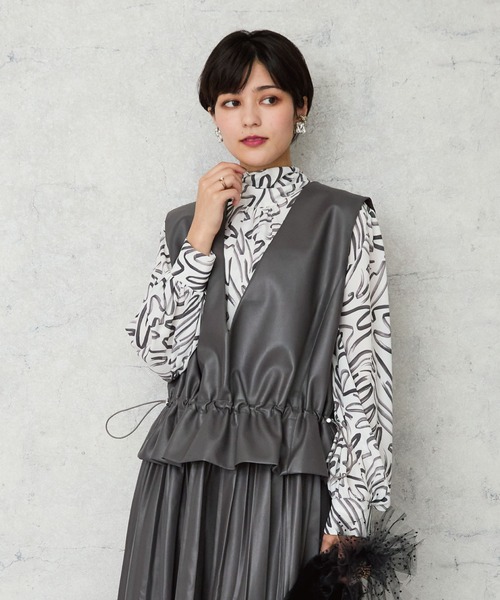 JETSET SOLO PLUS (ジェットセットソロプラス)の「【JETSET SOLO PLUS】フェイクレザー ドロストベスト(その他トップス・レディース・グレイッシュベージュ/モカ・FREE)」の1枚目の写真