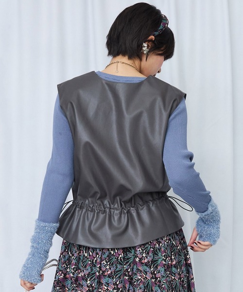 JETSET SOLO PLUS (ジェットセットソロプラス)の「【JETSET SOLO PLUS】フェイクレザー ドロストベスト(その他トップス・レディース・グレイッシュベージュ/モカ・FREE)」の5枚目の写真