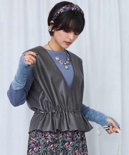 JETSET SOLO PLUS (ジェットセットソロプラス)の「【JETSET SOLO PLUS】フェイクレザー ドロストベスト(その他トップス・レディース・グレイッシュベージュ/モカ・FREE)」の6枚目の写真