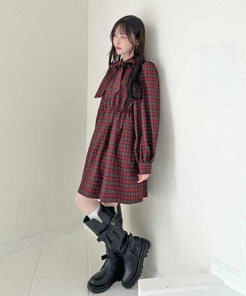 F i.n.t（フィント）の「ボリュームスリーブボウタイチェックワンピース（ワンピース・レディース・ブルー/レッド・FREE）」の3枚目の写真