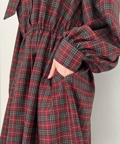 F i.n.t（フィント）の「ボリュームスリーブボウタイチェックワンピース（ワンピース・レディース・ブルー/レッド・FREE）」の7枚目の写真