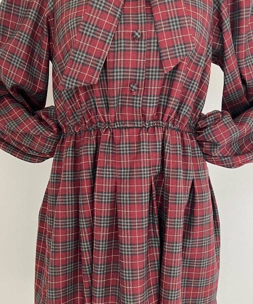 F i.n.t（フィント）の「ボリュームスリーブボウタイチェックワンピース（ワンピース・レディース・ブルー/レッド・FREE）」の8枚目の写真