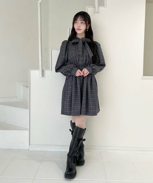 F i.n.t（フィント）の「ボリュームスリーブボウタイチェックワンピース（ワンピース・レディース・ブルー/レッド・FREE）」の12枚目の写真