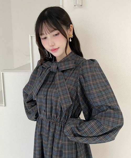 F i.n.t（フィント）の「ボリュームスリーブボウタイチェックワンピース（ワンピース・レディース・ブルー/レッド・FREE）」の13枚目の写真