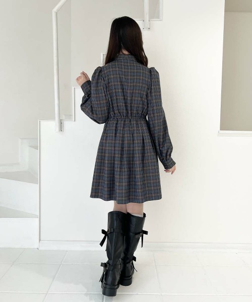 F i.n.t（フィント）の「ボリュームスリーブボウタイチェックワンピース（ワンピース・レディース・ブルー/レッド・FREE）」の16枚目の写真