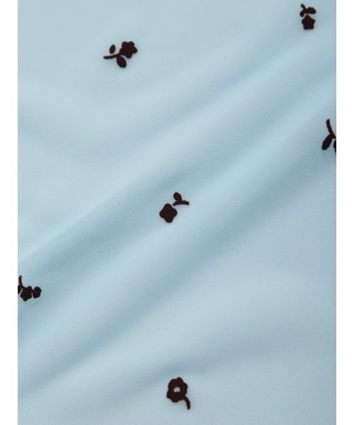 emmi（エミ）の「フロッキーフラワープリントスカーフ（バンダナ/スカーフ・レディース・オフホワイト/ブラウン/ブルー・F）」の8枚目の写真