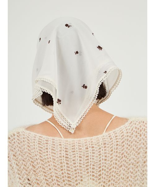 emmi（エミ）の「フロッキーフラワープリントスカーフ（バンダナ/スカーフ・レディース・オフホワイト/ブラウン/ブルー・F）」の11枚目の写真