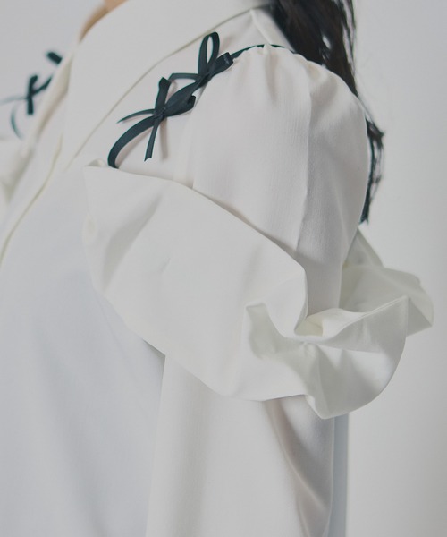 REDYAZEL（レディアゼル）の「リボンフリルショルダーブラウス（シャツ/ブラウス・レディース・オフホワイト/ベージュ/グレー・FREE）」の19枚目の写真