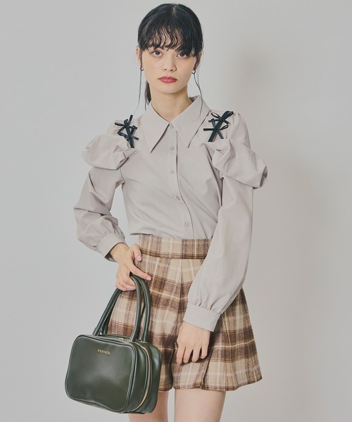 REDYAZEL（レディアゼル）の「リボンフリルショルダーブラウス（シャツ/ブラウス・レディース・オフホワイト/ベージュ/グレー・FREE）」の21枚目の写真