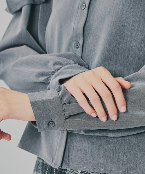 REDYAZEL（レディアゼル）の「リボンフリルショルダーブラウス（シャツ/ブラウス・レディース・オフホワイト/ベージュ/グレー・FREE）」の11枚目の写真