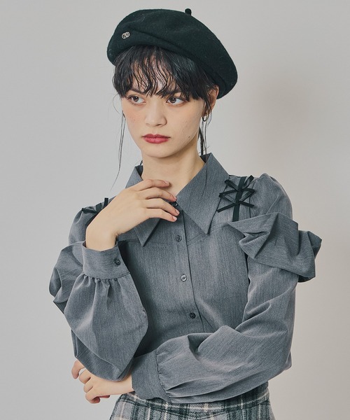 REDYAZEL（レディアゼル）の「リボンフリルショルダーブラウス（シャツ/ブラウス・レディース・オフホワイト/ベージュ/グレー・FREE）」の4枚目の写真