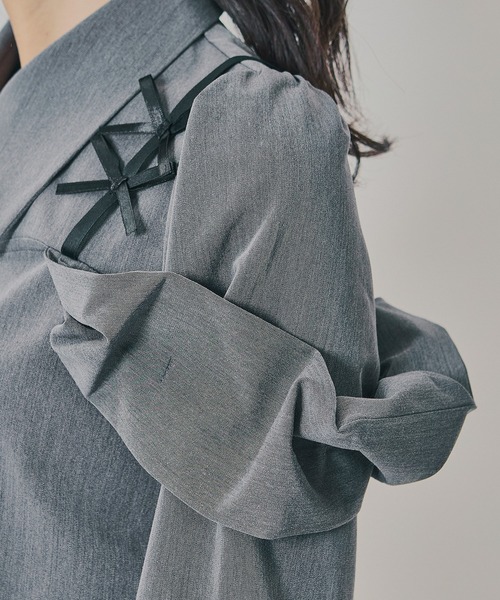 REDYAZEL（レディアゼル）の「リボンフリルショルダーブラウス（シャツ/ブラウス・レディース・オフホワイト/ベージュ/グレー・FREE）」の10枚目の写真