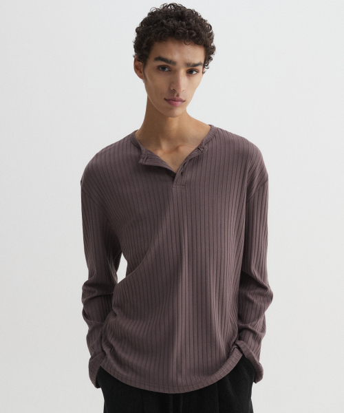 DNSR（ディーエヌエスアール）の「リブヘンリーネックロングスリーブモカ（Tシャツ/カットソー・メンズ・その他・MEDIUM/X-LARGE/LARGE）」の2枚目の写真